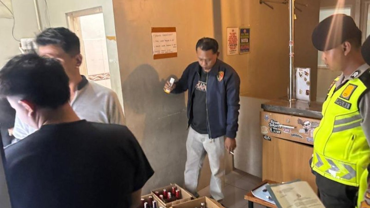 Polres Bantul terus menggencarkan penindakan miras ilegal di wilayahnya, menyita ratusan botol minuman beralkohol tanpa izin demi menjaga keamanan dan ketertiban masyarakat.
