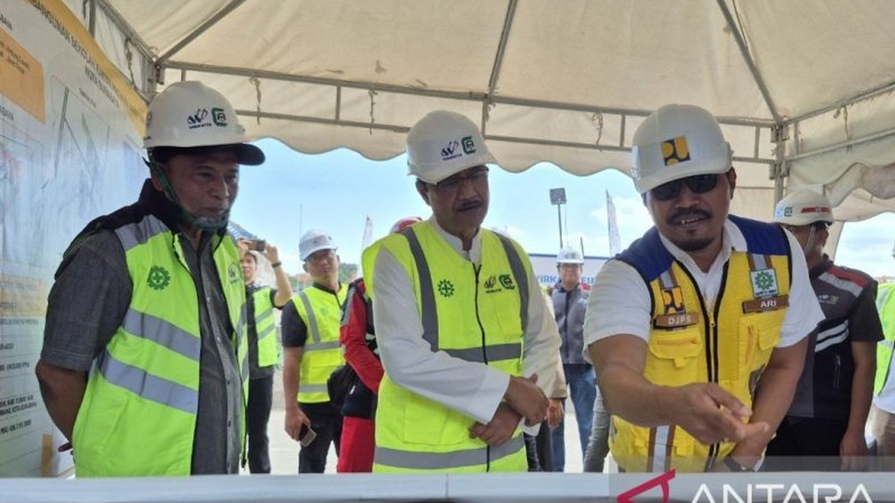 Menteri Sosial Saifullah Yusuf menargetkan 97 gedung permanen Sekolah Rakyat mulai beroperasi pada Juli 2026 untuk memperluas akses pendidikan bagi anak dari keluarga miskin dan rentan di seluruh Indonesia.