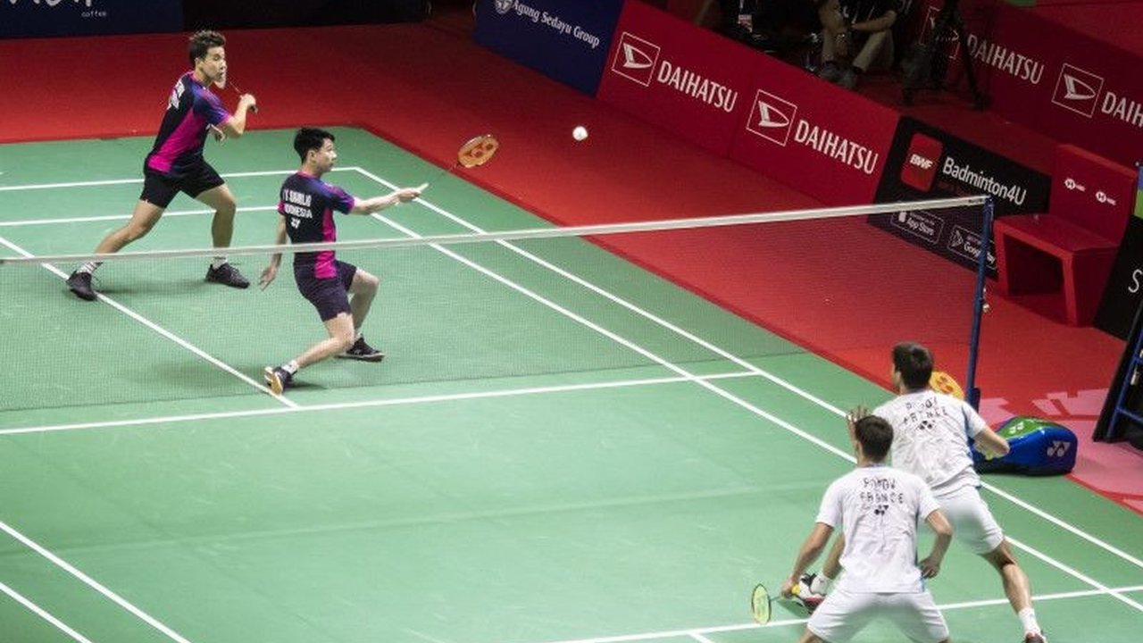 Federasi Bulu Tangkis Dunia (BWF) mengklarifikasi revisi susunan pemain tim Prancis untuk final Piala Thomas 2026 melawan China setelah terjadi kesalahan administratif, memastikan BWF Klarifikasi Susunan Pemain Prancis.