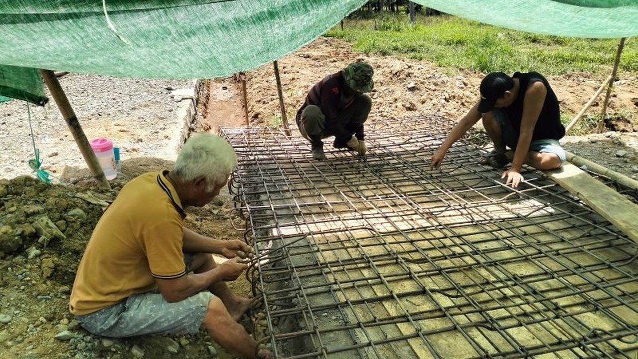 Pembangunan Jembatan Beton Garuda di Desa Lolayan, Bolaang Mongondow, rampung dikerjakan Kodim 1303/Bolmong bersama warga. Jembatan Lolayan ini diharapkan mampu mendongkrak perekonomian masyarakat setempat.