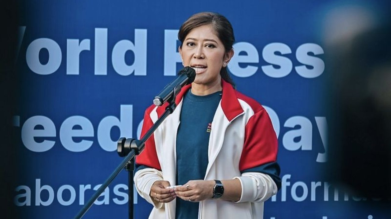 Menkomdigi Meutya Hafid menyoroti krusialnya peran jurnalis dalam menjaga kebenaran informasi di tengah derasnya arus digital, menekankan akurasi sebagai prioritas utama.