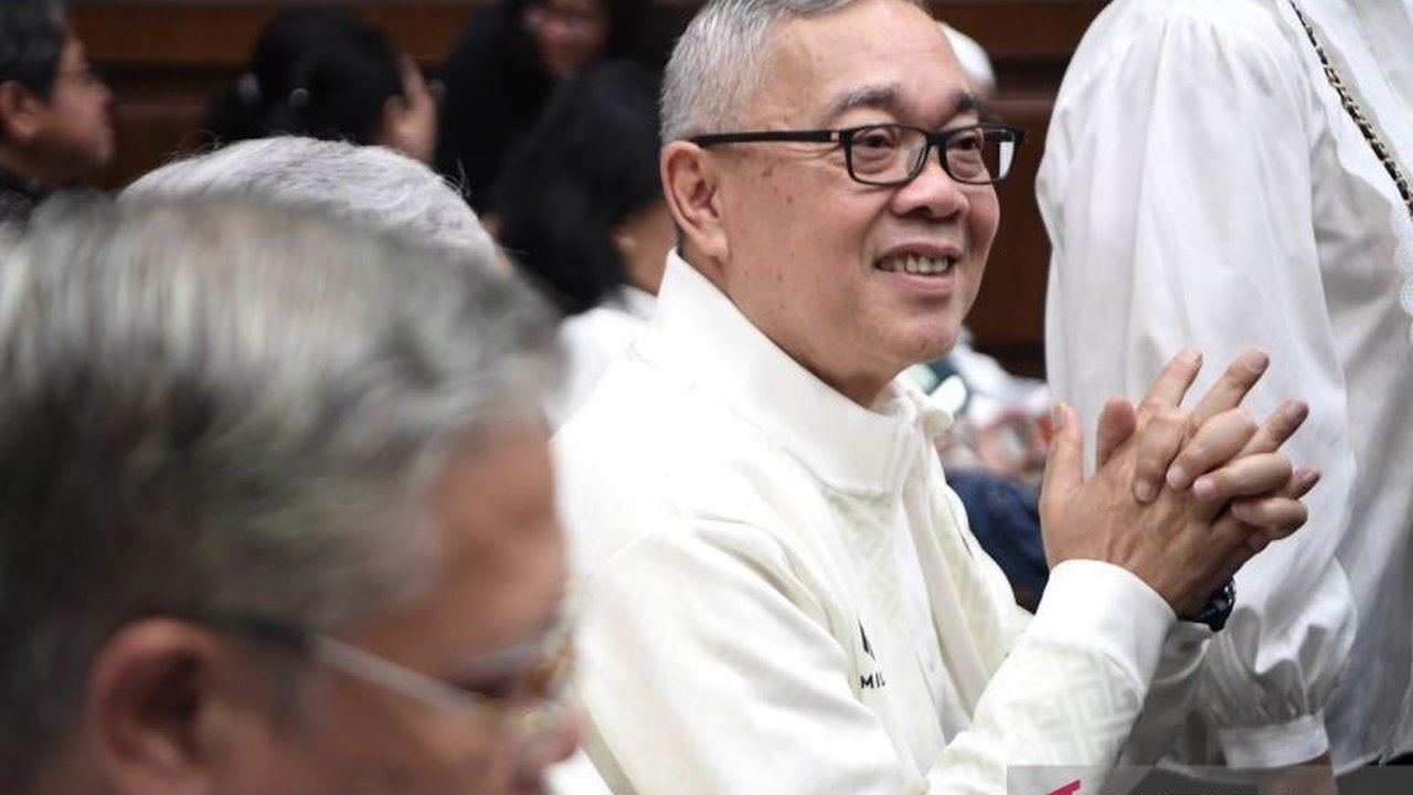 Mantan Direktur Gas Pertamina, Hari Karyuliarto, akan menggugat LHP BPK kasus korupsi LNG ke PTUN. Ia sebut audit ilegal dan di bawah standar, mempertanyakan validitas laporan negara.