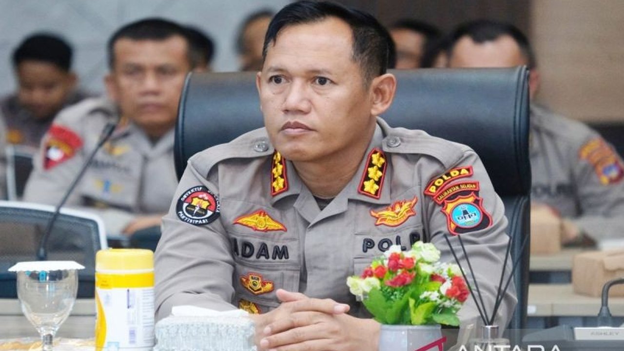 Polda Kalimantan Selatan (Kalsel) mengambil langkah tegas menindak oknum polisi merokok sambil mengemudi yang videonya viral di media sosial, memicu permohonan maaf dan sanksi internal.