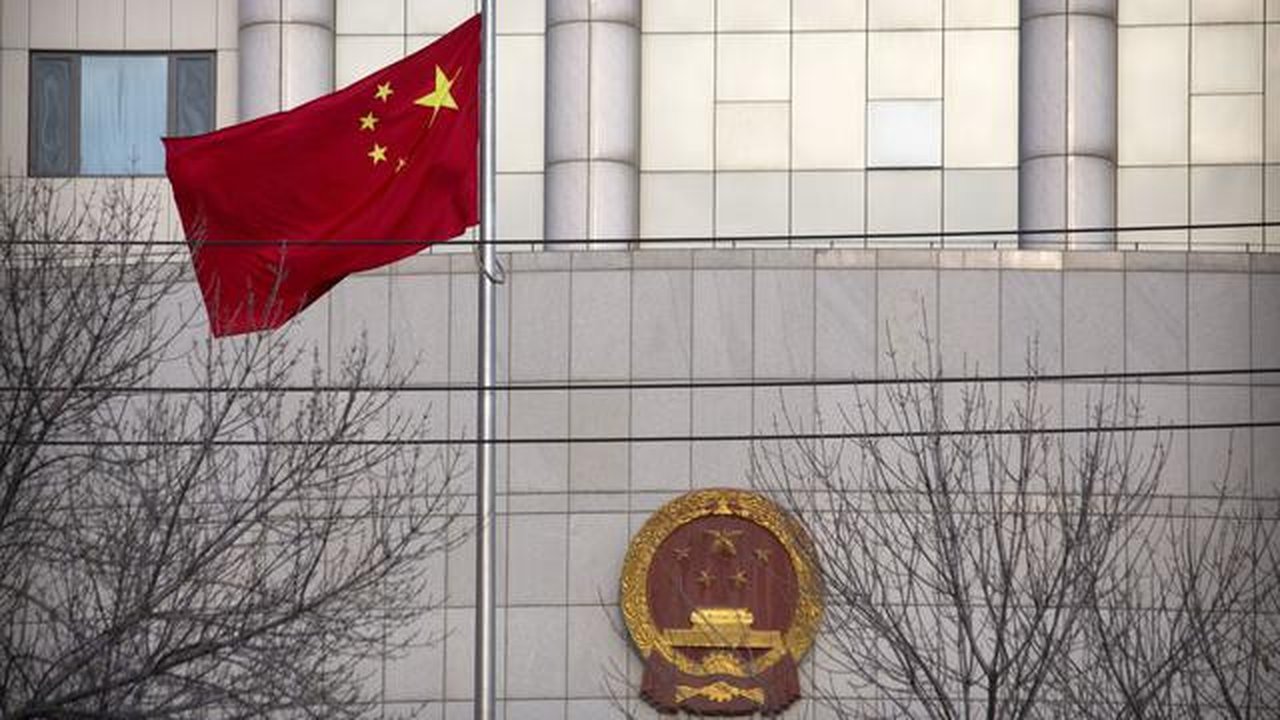 Ilustrasi bendera Republik Rakyat China (AP/Mark Schiefelbein)