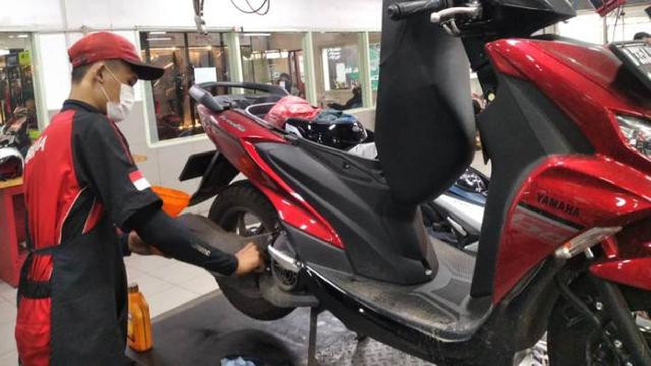 Servis motor di bengkel resmi Yamaha. (ist)