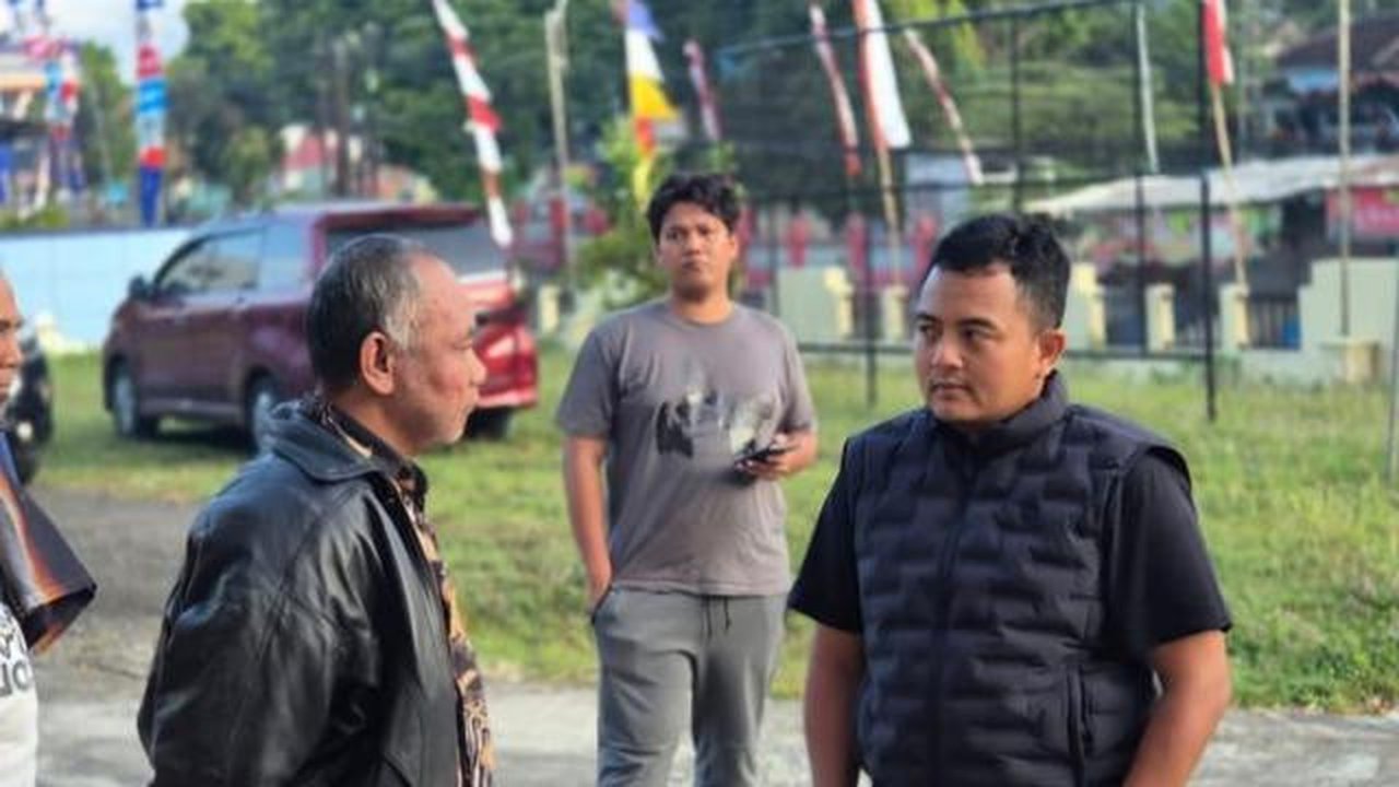 Pelaku yang mengenakan baju batik dan sarung ini, ditangkap polisi pada Kamis (7/5/2026) sekitar pukul 04.00 WIB.
