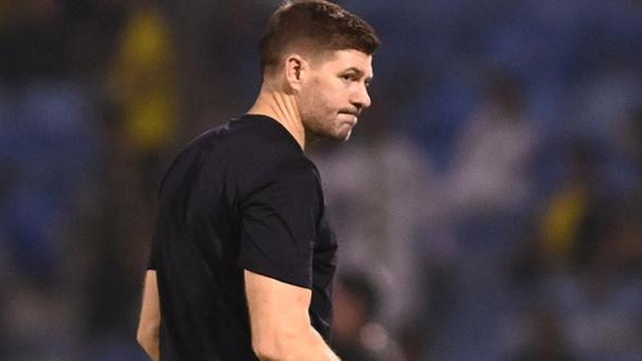 Pelatih Al Etiffaq, Steven Gerrard. (AFP/Ali Alhaji)