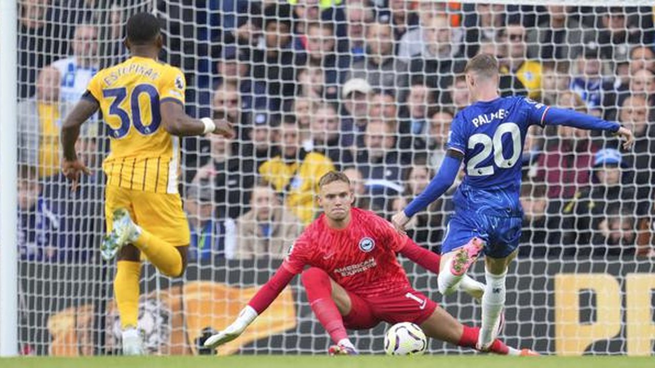 Semua gol kemenangan Chelsea diborong oleh Cole Palmer. Sementara Brighton hanya mampu memperkecil kedudukan berkat gol Georginio Rutter dan Carlos Baleba. (AP Photo/Kin Cheung)