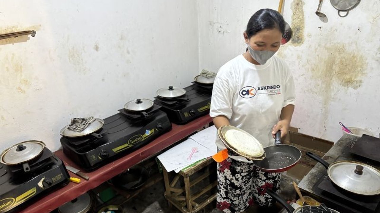 Kisah inspiratif Slamet, pengusaha wingko babat di Semarang, menunjukkan bagaimana Akses Pembiayaan UMKM mampu membuka jalan bagi pengembangan dan keberlanjutan usaha tradisional, dari modal kecil hingga ratusan juta.