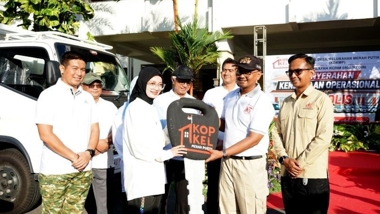 Pemkot Kediri memberikan dukungan penuh kepada Koperasi Desa Merah Putih melalui bantuan kendaraan operasional, guna memperlancar distribusi barang dan memajukan ekonomi lokal. Simak selengkapnya!
