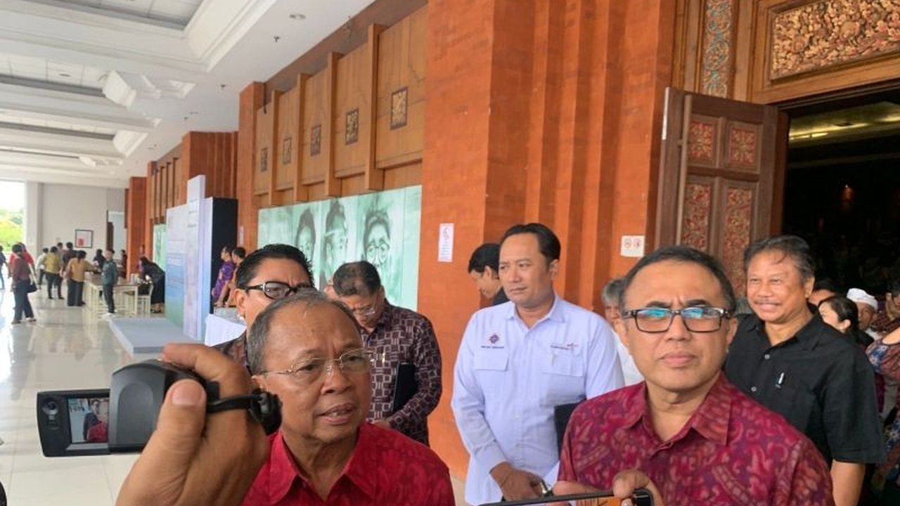 Gubernur Bali Wayan Koster memberlakukan syarat baru bagi Online Travel Agent (OTA) untuk mempromosikan hotel. Kebijakan ini bertujuan mengoptimalkan penerimaan pajak daerah dan menertibkan akomodasi ilegal di Bali.