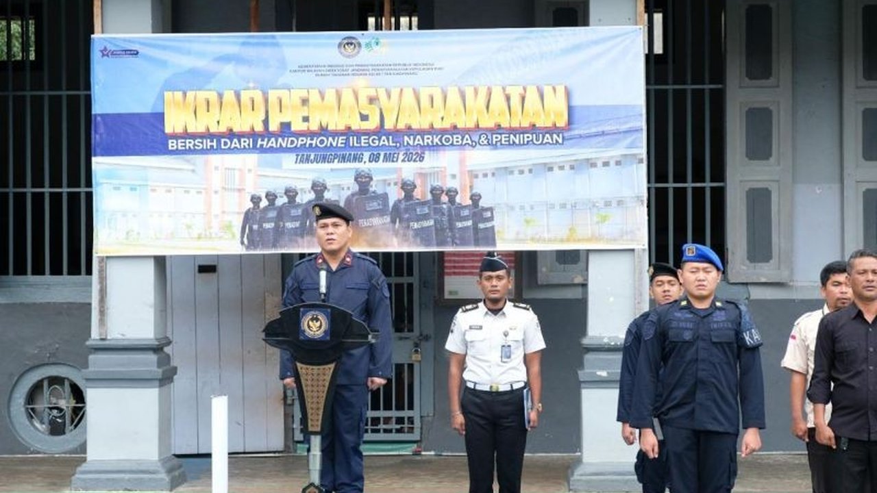 Seluruh jajaran Rumah Tahanan Negara (Rutan) Kelas I Tanjungpinang menggelar Deklarasi Bebas Narkoba, ponsel ilegal, dan praktik penipuan, menegaskan komitmen menjaga keamanan dan ketertiban lingkungan pemasyarakatan.