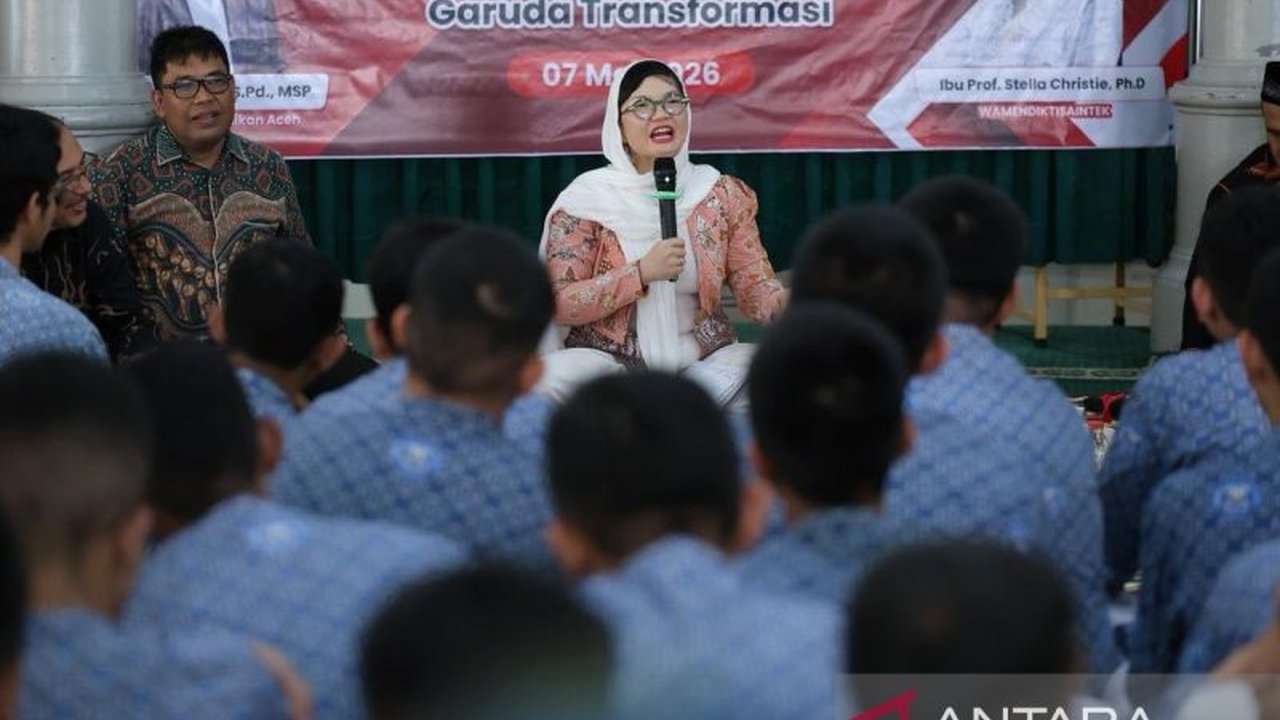 Kisah inspiratif Fathina Almahira Sakhi, siswi asal Aceh yang berhasil meraih LoA dari delapan kampus top dunia. Keberhasilan Siswi Aceh Raih LoA Kampus Top Dunia ini tak lepas dari Program Sekolah Unggul Garuda.