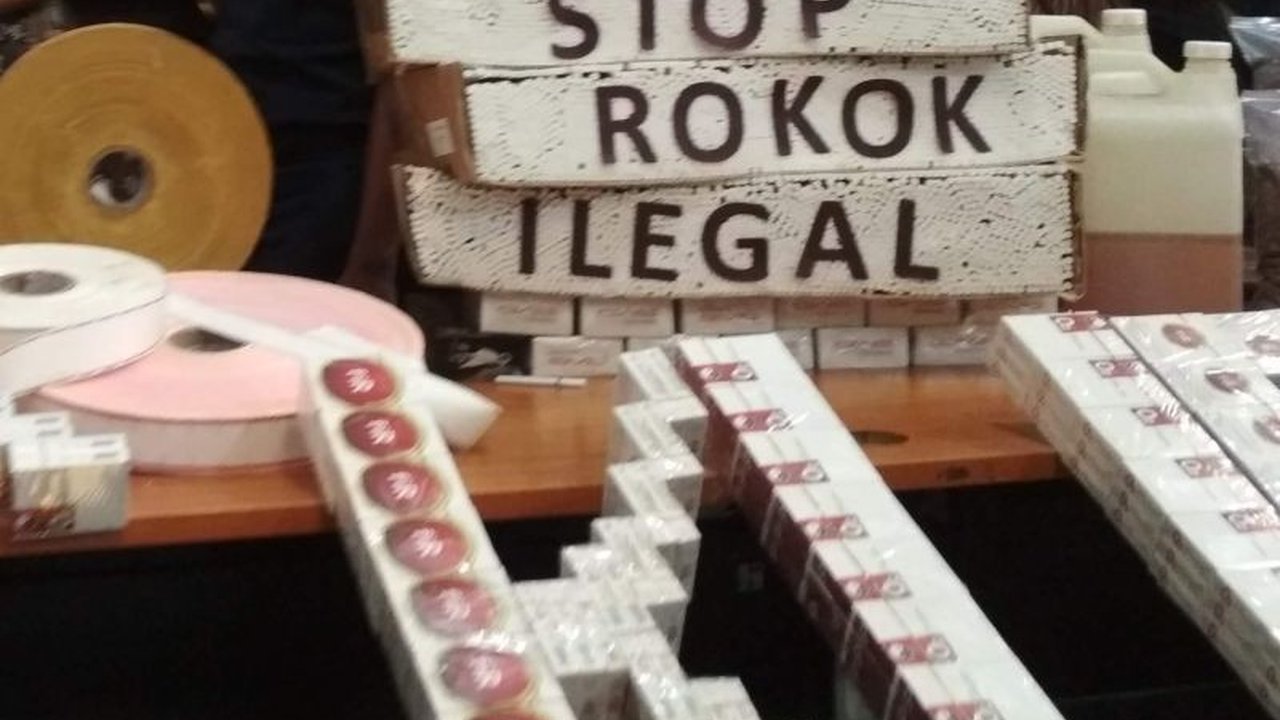 Bea Cukai Kudus mencermati tren modus baru peredaran rokok ilegal yang semakin canggih, mulai dari produksi terselubung hingga distribusi lintas wilayah, berhasil gagalkan kerugian negara miliaran rupiah.