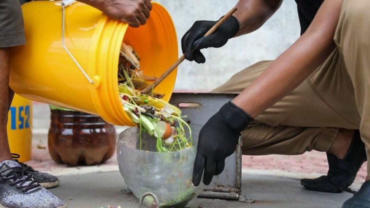 Pemerintah Kota Jakarta Selatan mengajukan anggaran Rp16 miliar untuk percepatan Pengolahan Sampah Organik Jakarta Selatan melalui metode teba modern dan biopori jumbo, menargetkan pengurangan signifikan dan penghentian pengiriman ke Bantargebang.