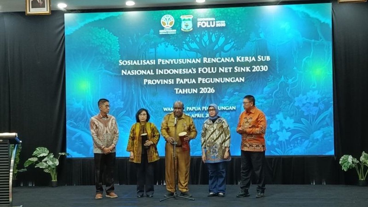 Provinsi Papua Pegunungan memiliki hutan tropis luas yang menjadi penyangga ekosistem bumi, krusial dalam upaya Indonesia mencapai target Folu Net Sink 2030 dan net zero emission 2060. Simak peran vital Hutan Papua Pegunungan.