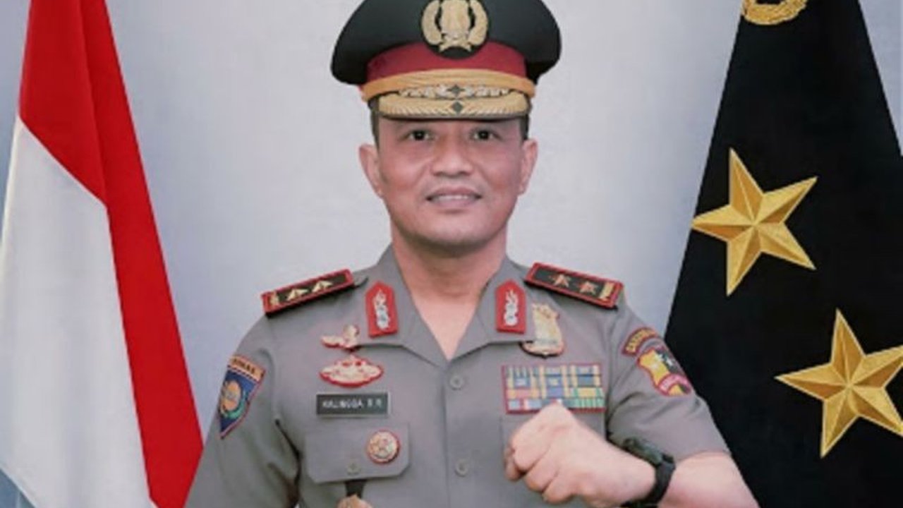 Kapolri Jenderal Polisi Listyo Sigit Prabowo menugaskan Irjen Pol. Kalingga Rendra Raharja sebagai Kapolda NTB, menggantikan Irjen Pol. Edy Murbowo yang akan purnatugas.