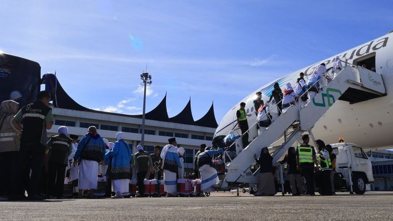 Kemenhaj Sumbar sukses menuntaskan Pemberangkatan Haji Embarkasi Padang untuk musim haji 1447 H/2026. Ini menandai berakhirnya fase keberangkatan jemaah menuju Tanah Suci.