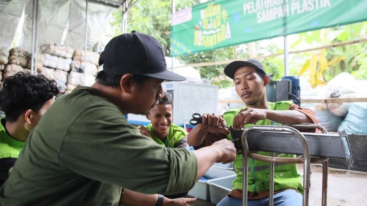PT PGN, Subholding Gas Pertamina, gencar terapkan ekonomi sirkular melalui pengelolaan sampah plastik. Program ini tak hanya jaga lingkungan, tapi juga ciptakan nilai tambah dan dorong kesadaran masyarakat.