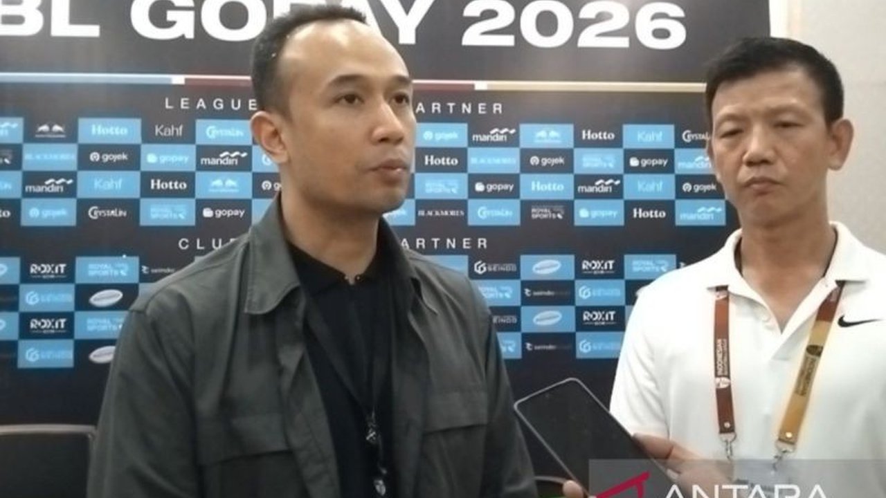 Direktur Utama IBL Junas Miradiarsyah mendorong klub peserta liga untuk memperkuat kerja sama dengan sekolah demi menghidupkan atmosfer basket dan melahirkan bibit pebasket handal di masa depan.