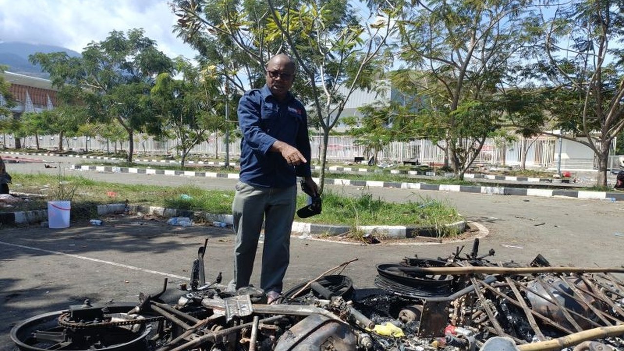 Komnas HAM Papua menyelidiki insiden Kerusuhan Stadion Lukas Enembe yang menyebabkan 30 kendaraan terbakar dan fasilitas rusak, mempertimbangkan peran VAR sebagai pemicu kericuhan.