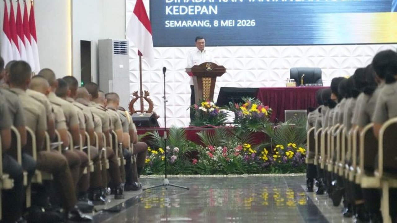 Menteri Koordinator Bidang Politik dan Keamanan Djamari Chaniago menegaskan bahwa Kepolisian Negara Republik Indonesia (Polri) harus dicintai rakyat dan mengedepankan integritas dalam pengabdian. Simak pesan inspiratifnya untuk para taruna Akpol.