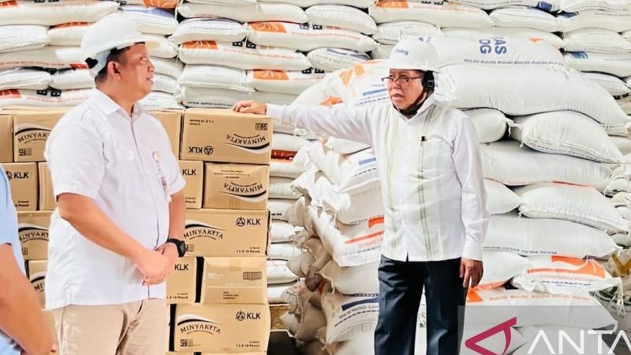 Anggota DPD RI memastikan Stok Beras Belitung Aman untuk beberapa bulan ke depan. Simak jaminan ketersediaan pangan di tengah isu geopolitik dan upaya Bulog dalam menjaga ketahanan pangan daerah.