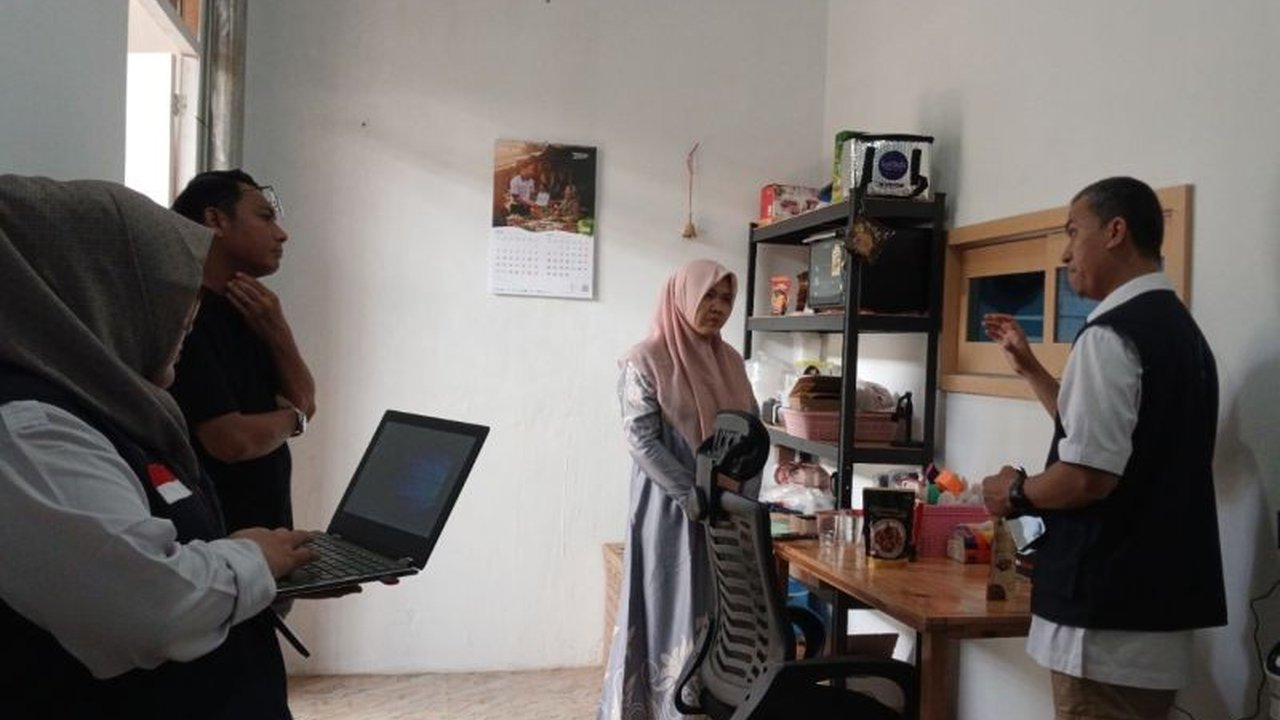 BBPOM Aceh gencar melaksanakan audit sertifikasi Cara Produksi Pangan Olahan yang Baik (CPPOB) untuk UMKM pangan lokal. Ini bertujuan meningkatkan standar keamanan produk dan mendorong daya saing usaha mikro kecil dan menengah.