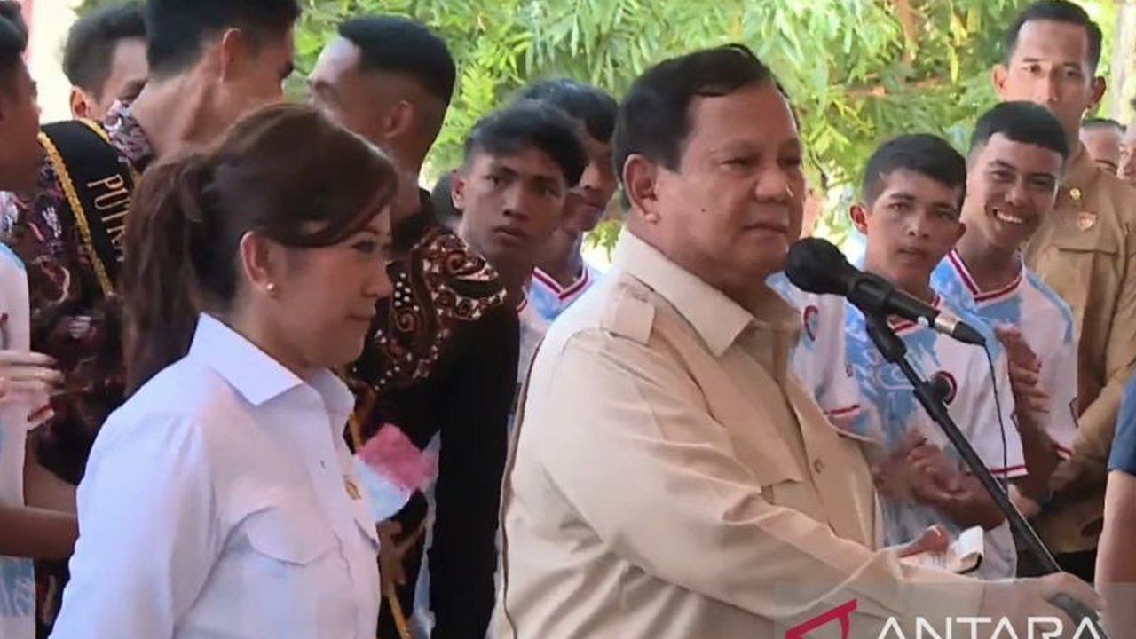 Presiden Prabowo Subianto menegaskan komitmennya untuk memperkuat jaringan komunikasi Miangas di wilayah terluar Indonesia, sekaligus menyerahkan bantuan digital dan ekonomi yang signifikan bagi masyarakat Pulau Miangas.