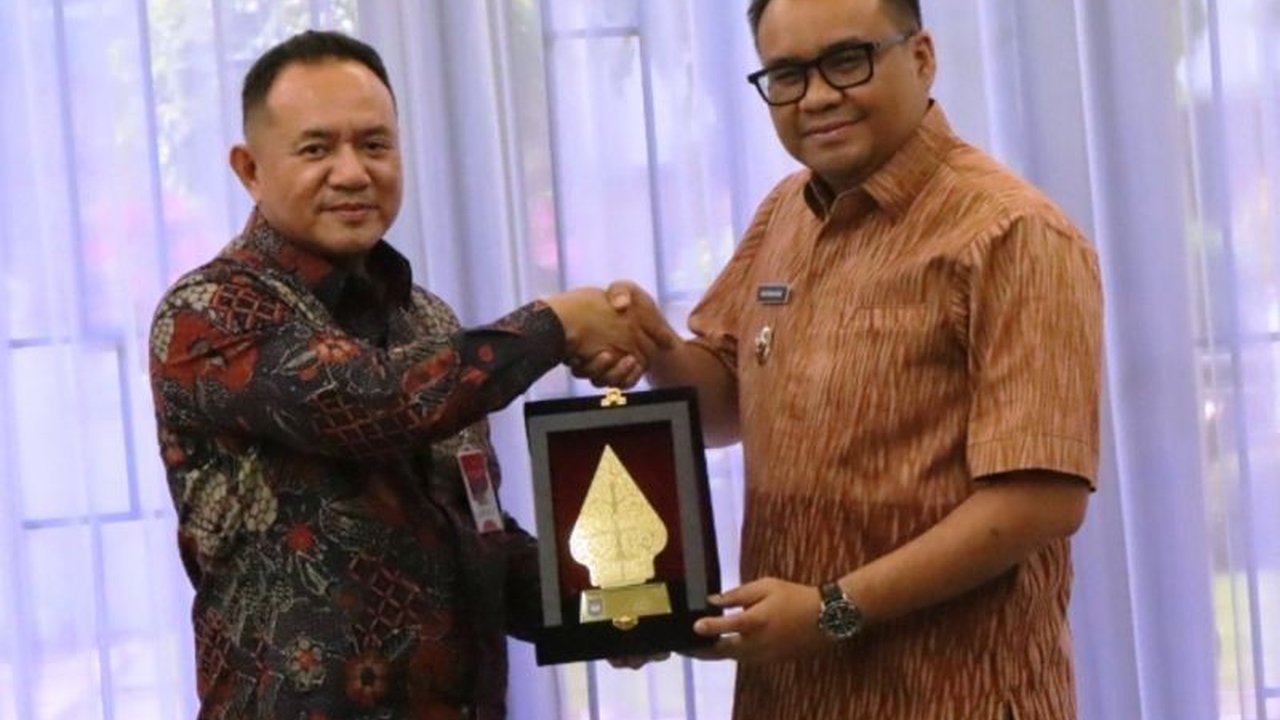 Kementerian Dalam Negeri menunjuk Kabupaten Kukar sebagai tuan rumah pelatihan KDMP, bertujuan meningkatkan kualitas SDM pengelola Koperasi Desa Merah Putih dan menggerakkan ekonomi lokal.