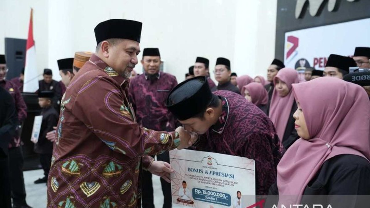 Wali Kota Makassar Munafri Arifuddin memberikan apresiasi berupa bonus kepada kafilah MTQ yang berhasil meraih 47 juara di tingkat Provinsi Sulawesi Selatan, memotivasi target juara umum berikutnya.