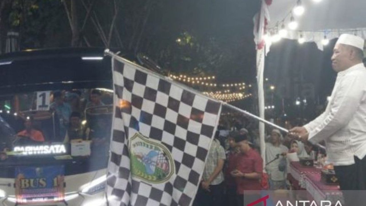 Dua calon haji Sampang dari Kloter 67 terpaksa menunda keberangkatan mereka ke Tanah Suci setelah jatuh sakit dan harus menjalani perawatan intensif di RS Haji Surabaya. Penundaan ini menjadi sorotan utama bagi keberangkatan haji tahun ini.