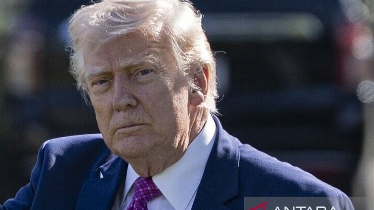 Pemerintahan mantan Presiden AS Donald Trump mengajukan banding atas putusan pengadilan yang memblokir kebijakan tarif global 10 persen, menandai kelanjutan sengketa hukum terkait agenda perdagangan kontroversialnya.