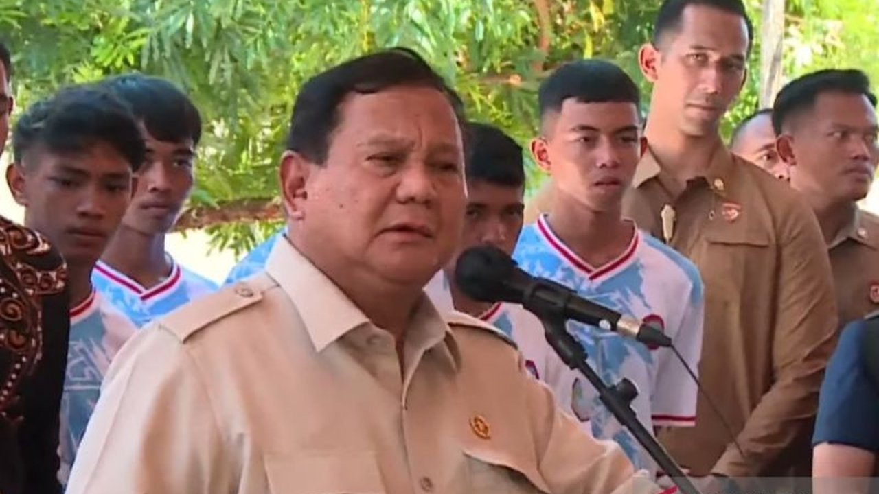 Presiden Prabowo Subianto menegaskan komitmen pemerintah dalam penguatan Akses Internet Pulau Terluar, khususnya di Miangas, demi kedaulatan, pembangunan, dan pemerataan layanan digital.