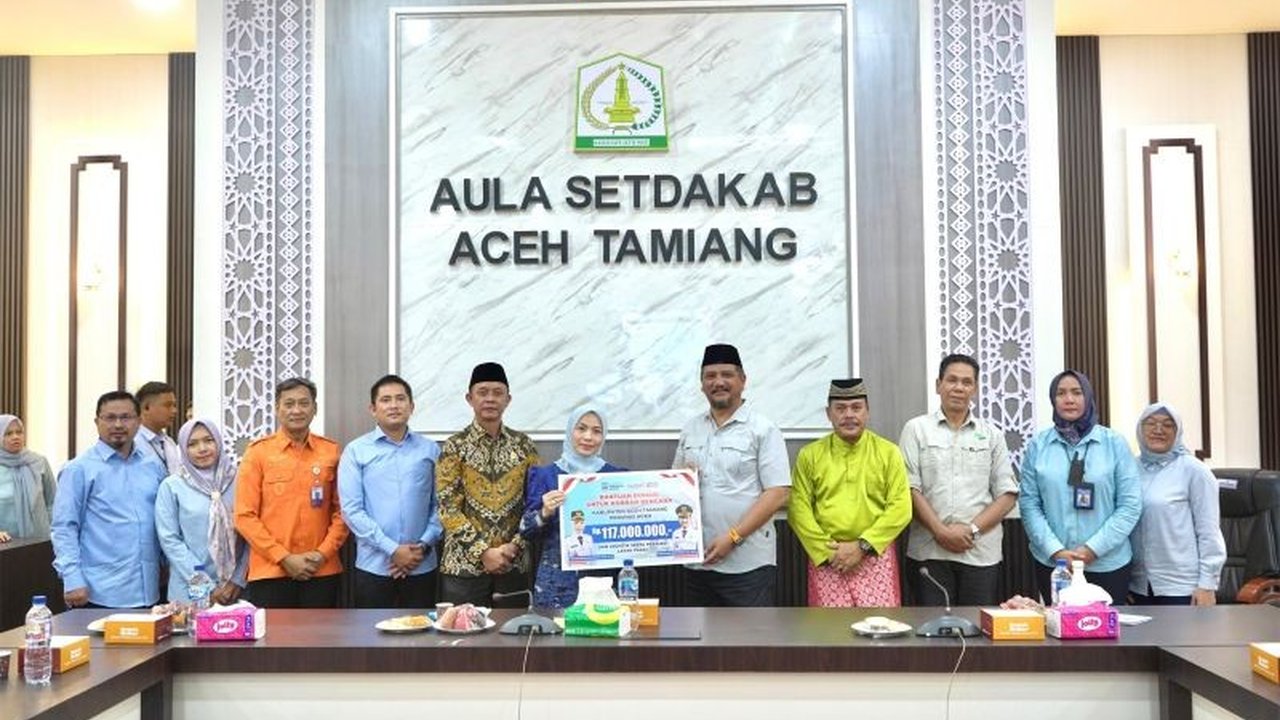 Pemerintah Kabupaten Serang menyalurkan bantuan kemanusiaan senilai Rp1,19 miliar bagi korban bencana di Aceh, Sumatera Utara, dan Sumatera Barat, menunjukkan solidaritas kemanusiaan Pemkab Serang.