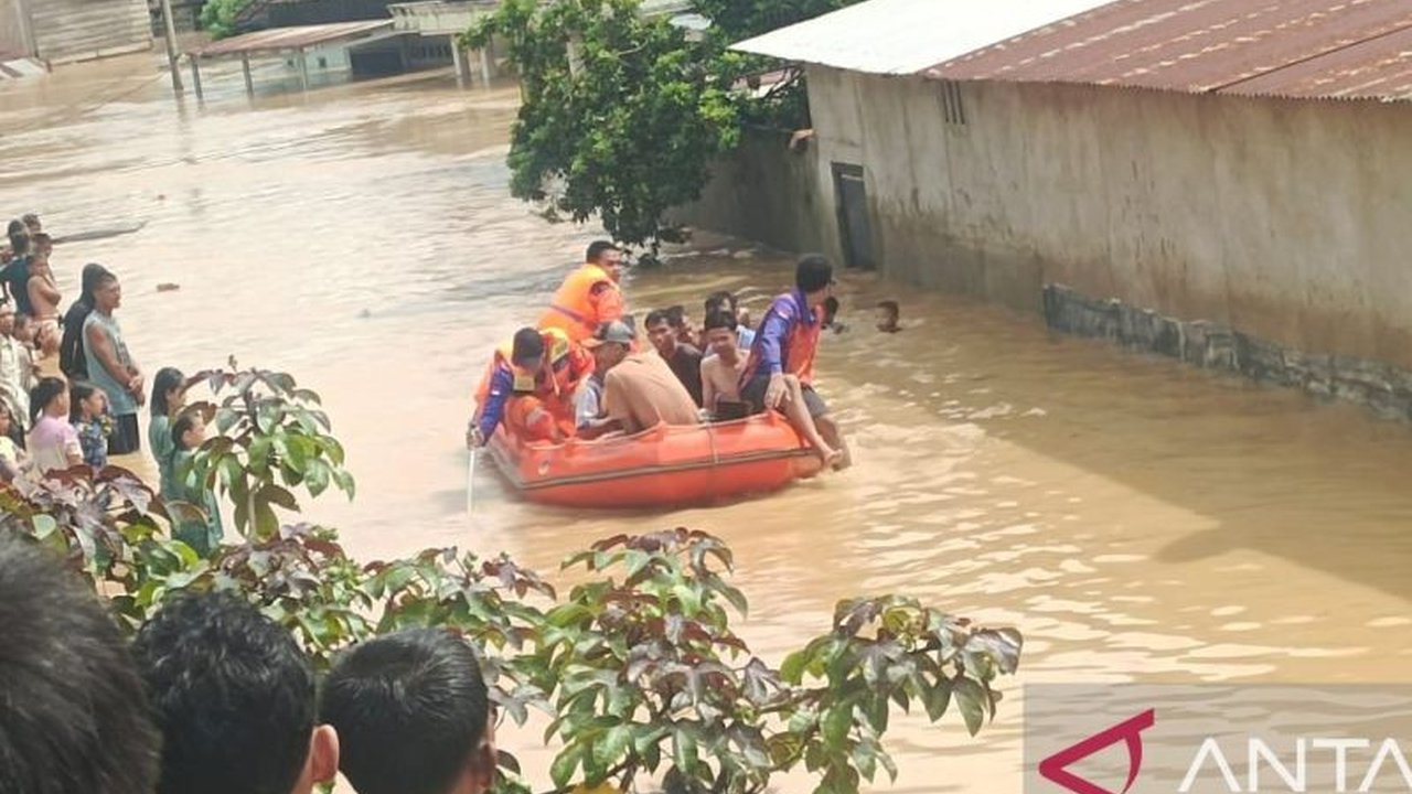 Banjir Musi Rawas Utara merendam 16.156 rumah dan melumpuhkan fasilitas umum setelah hujan deras. Tragis, satu balita meninggal dunia. Simak detail dampak dan penanganannya.