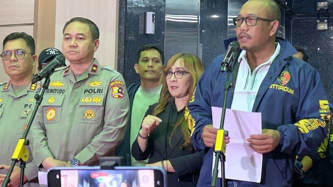 Bareskrim Polri berhasil mengungkap jaringan Penangkapan Judi Online Internasional dengan menangkap 321 warga negara asing di Jakarta, menyoroti praktik kejahatan terorganisir lintas negara yang memanfaatkan sarana elektronik.