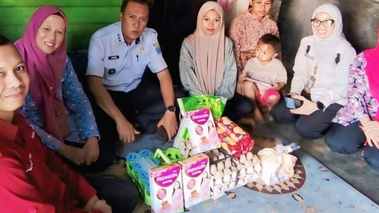 Pemerintah Kabupaten Ogan Komering Ulu (OKU) Selatan terus berupaya menekan angka stunting melalui Program Gerakan Orangtua Asuh Cegah Stunting (GENTING), sebuah inisiatif kolaboratif yang melibatkan masyarakat. Program GENTING OKU Selatan ini fokus pada.