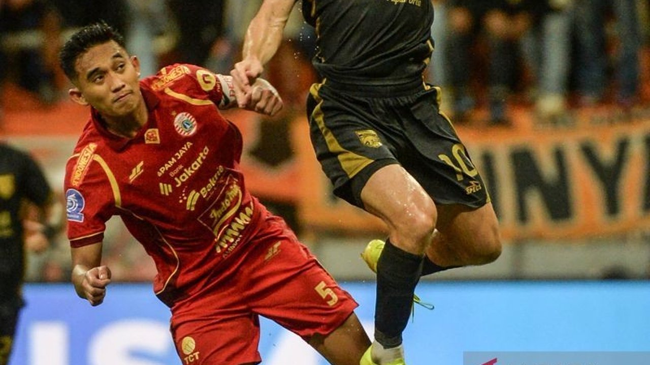 Kapten Rizky Ridho Persija mengungkapkan kekecewaannya tim harus kembali merantau untuk laga kandang melawan Persib di Samarinda, mematahkan tabu naik pesawat demi pertandingan kandang.