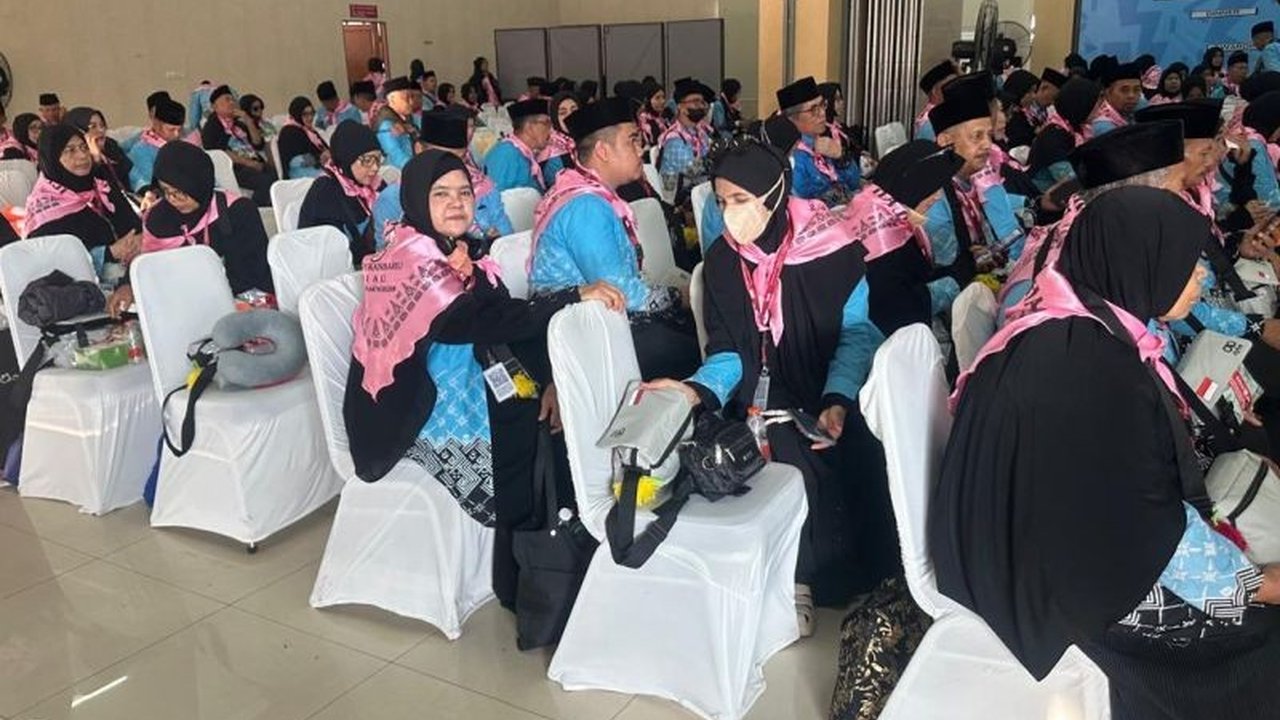 Seorang calon haji asal Kampar, Riau, meninggal di Batam sebelum keberangkatan. Hak ahli warisnya dipastikan terpenuhi, termasuk asuransi dan prioritas keberangkatan.