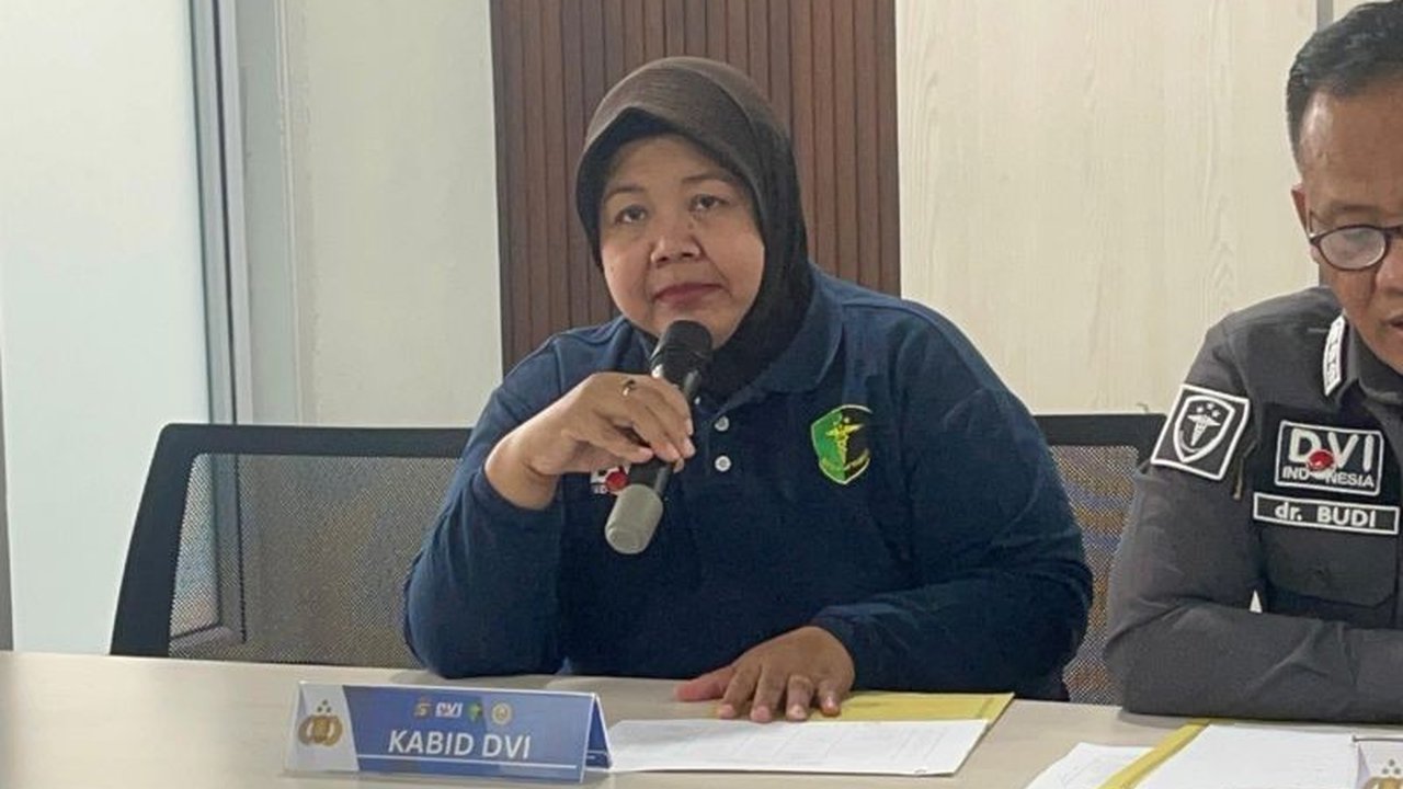 Tim DVI Pusdokkes Polri berupaya keras mengidentifikasi 17 jenazah korban tabrakan bus ALS dan truk tangki BBM di Muratara, mengandalkan sampel tulang untuk pemeriksaan DNA.