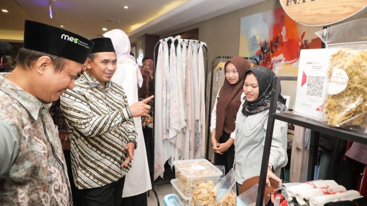 Wagub Jateng Taj Yasin Maimoen mendorong Koperasi Merah Putih (KMP) berkembang berbasis ekonomi syariah, menjadikan KMP Tambakrejo percontohan untuk target ekonomi syariah 2027.