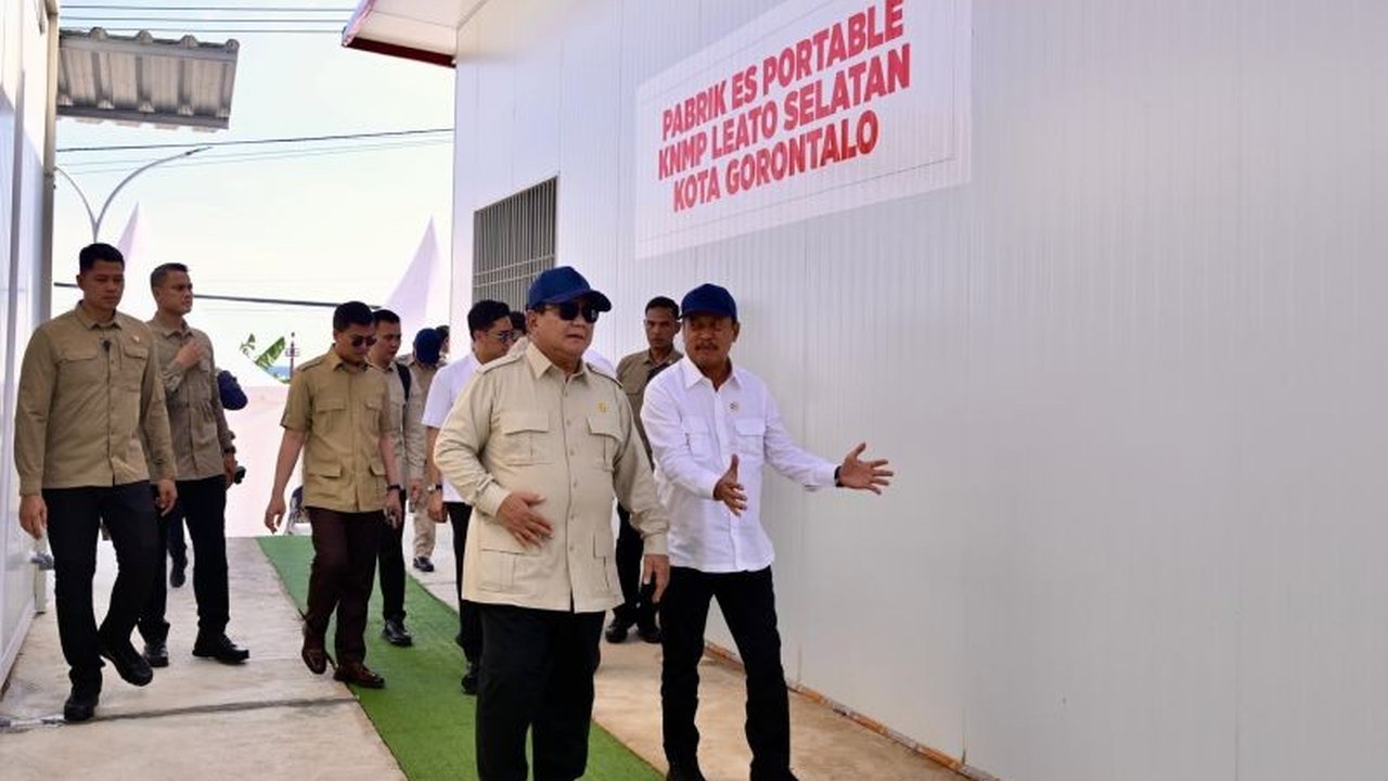 Presiden Prabowo Subianto menegaskan komitmen pemerintah untuk memperkuat Ekonomi Biru Indonesia, fokus pada pengembangan sektor kelautan dan perikanan demi kesejahteraan nelayan dan kemandirian nasional.