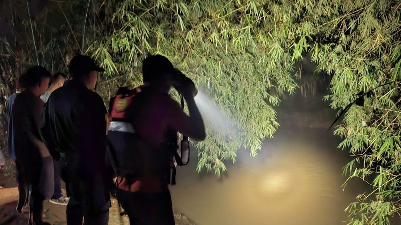 Tim SAR Banten masih berupaya mencari seorang balita berusia 5 tahun yang diduga terseret arus deras Sungai Cisimeut di Lebak, Banten, memicu kekhawatiran akan keselamatan anak-anak di sekitar aliran sungai.