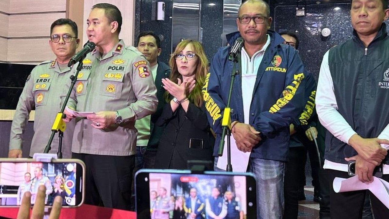 Bareskrim Polri berhasil menyita uang tunai Rp1,9 miliar dari kasus judol internasional di Jakarta. Penangkapan 321 WNA ini menjadi langkah awal penelusuran jaringan besar.