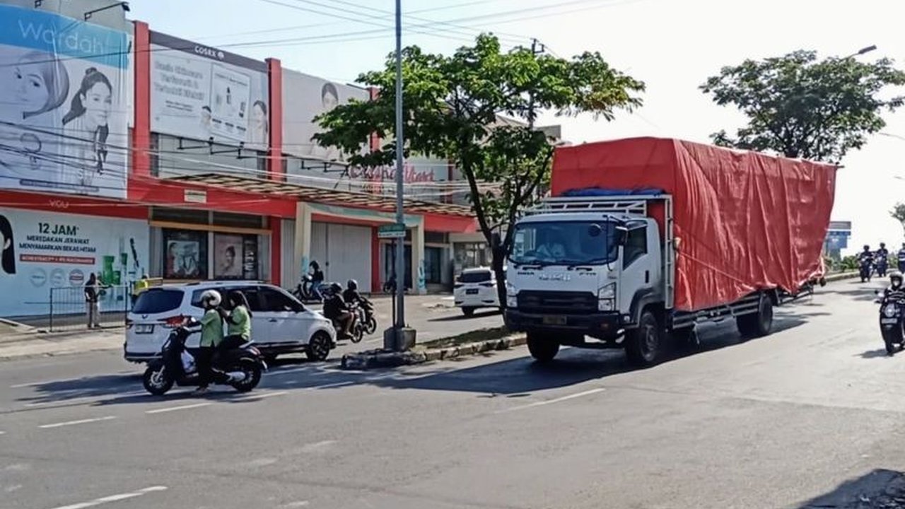Pemerintah Kota Semarang memperketat Aturan Kendaraan Berat di kawasan rawan kecelakaan Silayur, Ngaliyan, untuk menekan angka insiden fatal akibat kegagalan rem truk di jalur ekstrem tersebut.