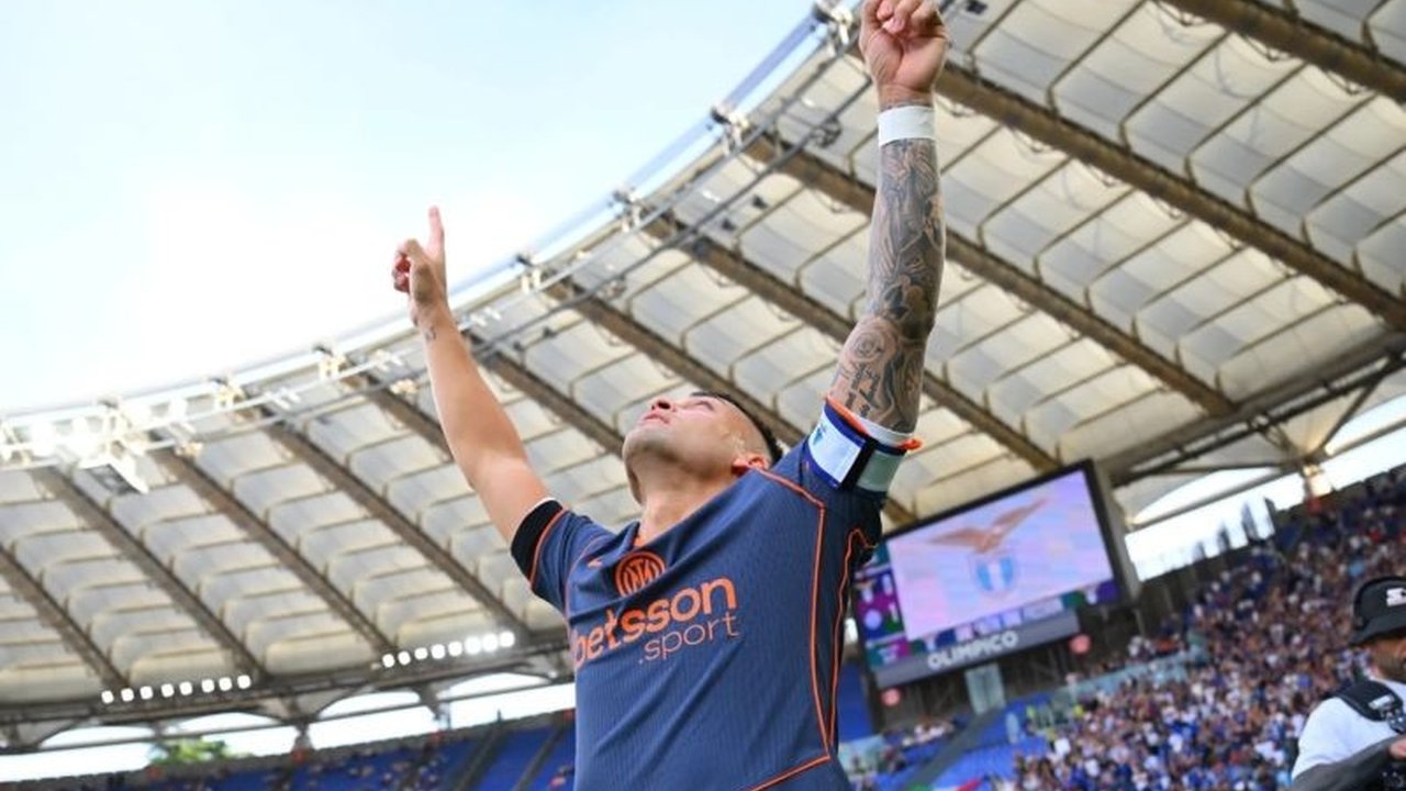 Inter Milan kembali menunjukkan dominasinya di Liga Italia dengan mengalahkan Lazio 3-0. Kemenangan ini membuat Inter Milan Kalahkan Lazio dan semakin kokoh di puncak klasemen sementara Serie A.
