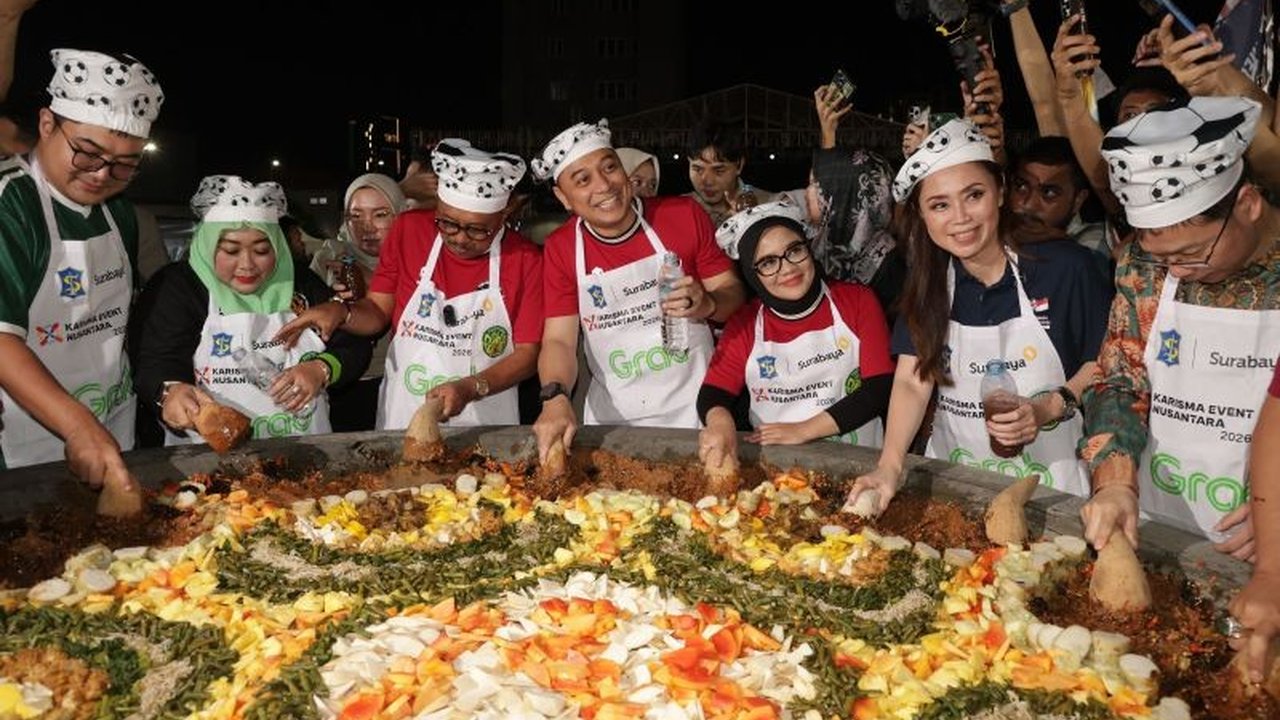 Antusiasme luar biasa menyelimuti Festival Rujak Uleg 2026 di Surabaya, sukses menarik ribuan wisatawan dan memperkuat kebersamaan warga sebagai event unggulan Kemenpar.