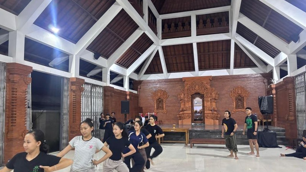 Komunitas seni di Bali intensifkan persiapan jelang Pesta Kesenian Bali (PKB) 2026. Duta Kabupaten Badung, Komunitas Seni Baturenggong, siap sajikan kearifan lokal Mengwi yang memukau.