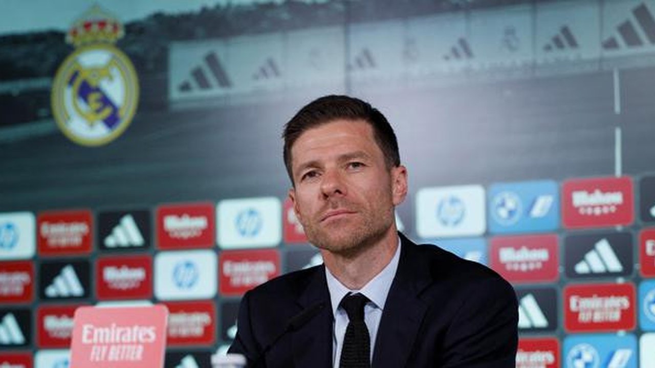Pelatih Real Madrid yang baru saja ditunjuk, Xabi Alonso, memberikan keterangan dalam presentasi resminya di Real Madrid Sports City di Valdebebas, dekat Madrid, pada 26 Mei 2025. (Thomas COE